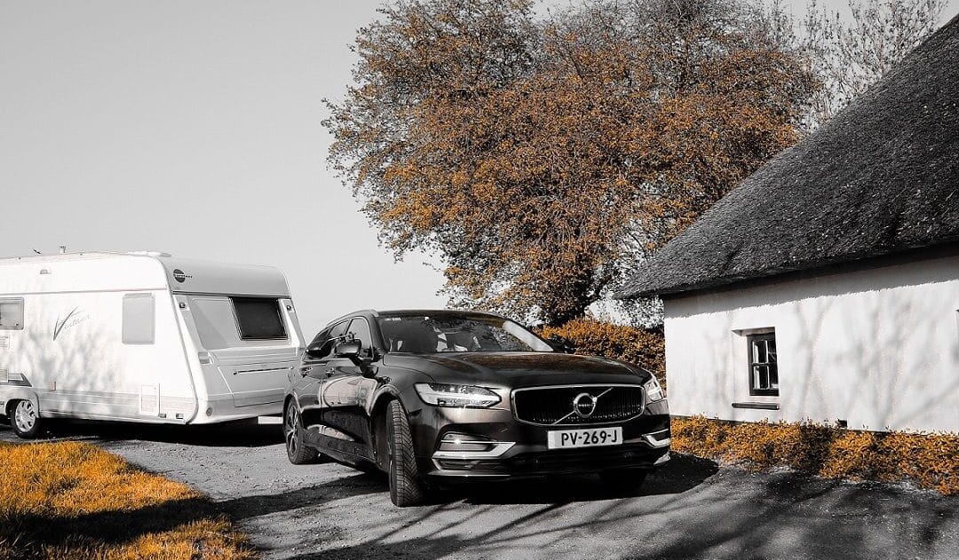 BE chauffeur met camper