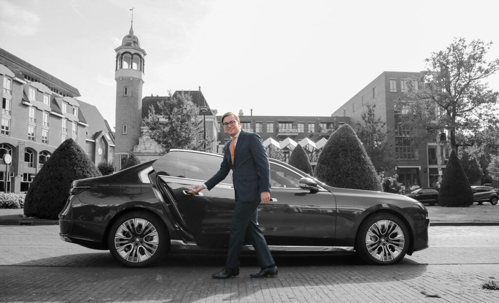 Directiechauffeur_CCV-D1_DEKRA_BMW_i7_Chauffeur.nl